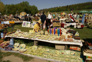 Весняний ярмарок у Пирогові